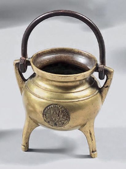 null Small tripod bronze cauldron with 'Gothic' decoration of a fortified city and...