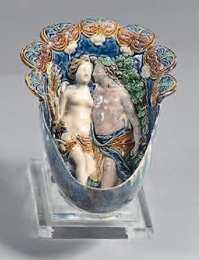 null Petite coupe en terre vernissée dans la suite de Bernard
Palissy du XVIIe siècle....