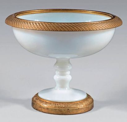 null Soap bubble opaline bowl and gilt bronze mounts,
France, first half of the 19th...