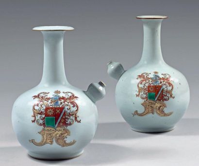 Deux « kendi » en porcelaine de Chine. XVIIIe,...