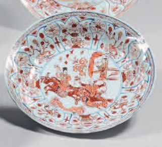 null Assiette en porcelaine de Chine. Kangxi (1662-1722). De forme contournée et...