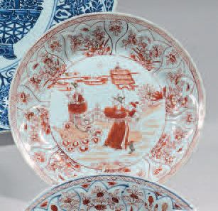 null Assiette en porcelaine de Chine. Kangxi (1662-1722).
De forme contournée et...