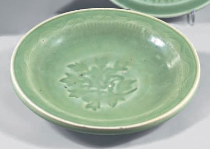null Petite coupe en porcelaine de Chine. Kangxi (1662-1722). Émaillée céladon de...