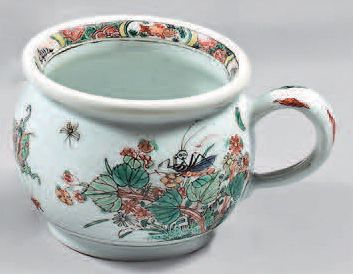 null Crachoir dit « zhadou », en porcelaine de Chine.
Kangxi (1662-1722). À décor...