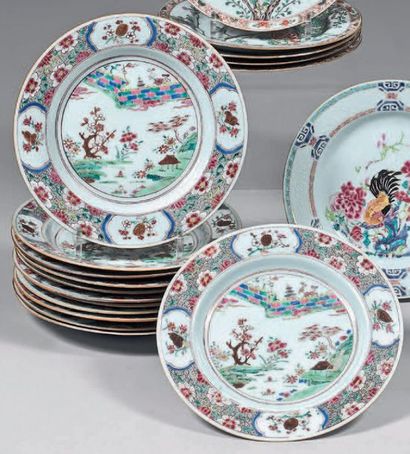 null Douze assiettes en porcelaine de Chine. Qianlong,
XVIIIe siècle. À décor des...