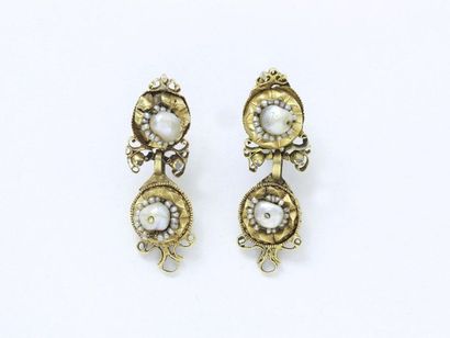 Pair of earrings in 750 gold and 800 gilt...