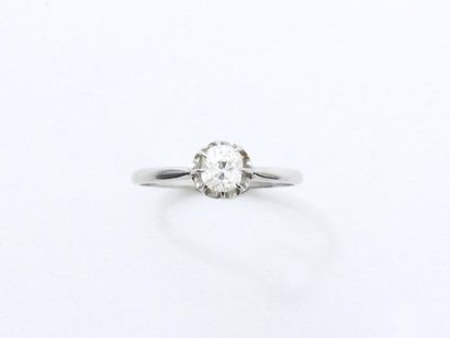 null Solitaire ring in platinum 850 thousandths, set with an antique cut diamond...