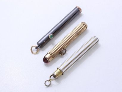 null Beautiful mechanical pencil in 750-thousandths gold and blackened steel punctuated...