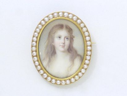 Oval brooch in 750-thousandths gold, decorated...