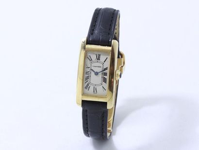 null CARTIER ''TANK AMERICAINE'' PM. Montre bracelet de dame en or 750 millièmes,...