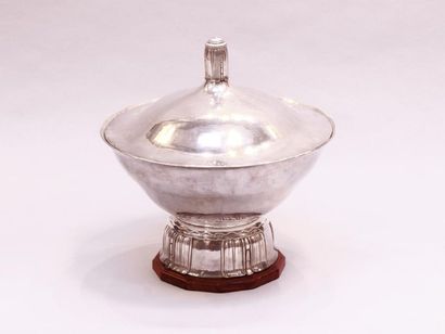 Cup and its silver lid. France, 20th century....