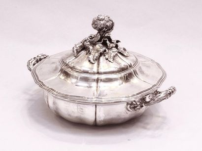 Vegetable dish and its silver lid. By Manant,...