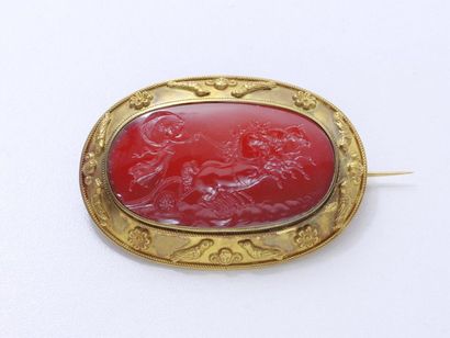 null Important oval brooch in 750-thousandths gold, decorated with an intaglio on...