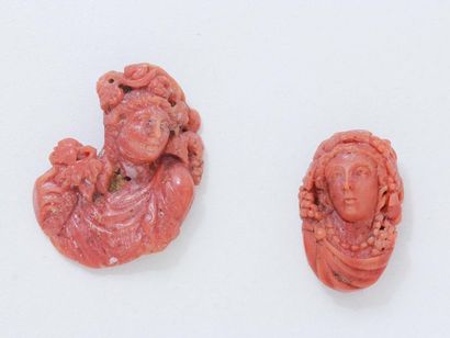 Engraved coral lot, made up of 2 cameos representing...
