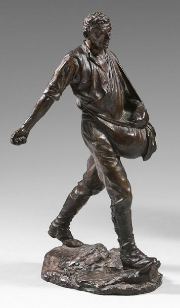 null Figure en bronze ciselé et patiné représentant un homme figuré dans l'action...