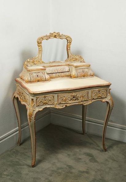 null All-sided dressing table in wood and pastiglia with gold decoration of foliage,...