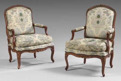 null Pair of armchairs with flat beech wood molded and carved backrest with stylized...