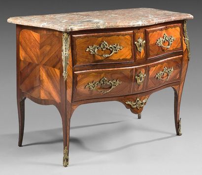null Chest of drawers inlaid in rosewood quartefeuille (satin sides) in frames of...