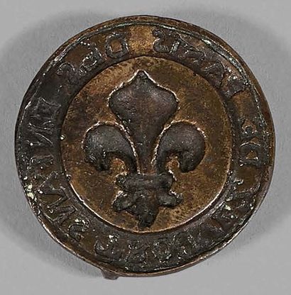 null Wax seal round, bronze, flat, with a finger grip on the back, decorated in the...