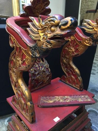 VIETNAM Child's throne in carved wood, red and gold lacquered, the armrests ending...