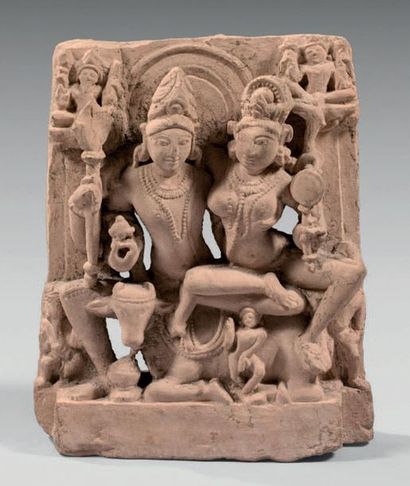 INDE Pink sandstone stele fragment carved in high relief of Shiva and Parvati sitting...