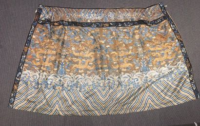 CHINE Dress (lower part of garment) in embroidered silk, probably of young Crown...