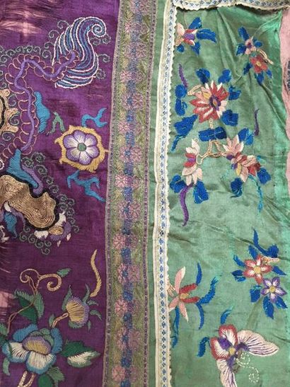 CHINE Rectangular band of a silk textile embroidered with a Buddhist lion on a purple...
