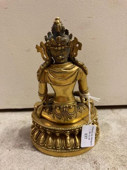 TRAVAIL SINO-TIBETAIN Statuette de bouddha Amithayus assis en padmasana sur le double...