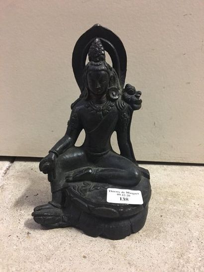 Asie du sud-est Figurine en bronze à patine brune représentant un bouddha assis sur...