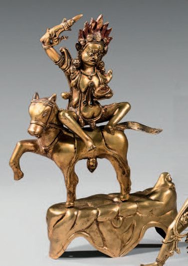 TIBET Statuette en régule de Pachen lama assise sur sa mule tenant le kapala et le...