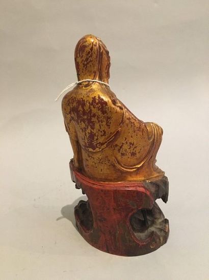 CHINE Belle figurine en bois sculpté laqué et doré représentant la déesse
Guanyin...