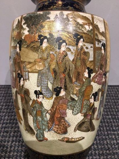 JAPON Fours de Satsuma
Vase de forme balustre en faïence de Satsuma décorée en émaux...