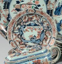 JAPON Two circular porcelain plates, decorated in the imari palette of landscapes...