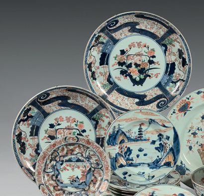 JAPON Pair of large circular porcelain bowls decorated in the imari palette of floral...