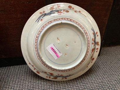 JAPON Two circular porcelain plates, decorated in the imari palette of landscapes...