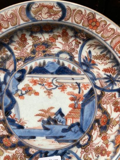 JAPON Two circular porcelain plates, decorated in the imari palette of landscapes...