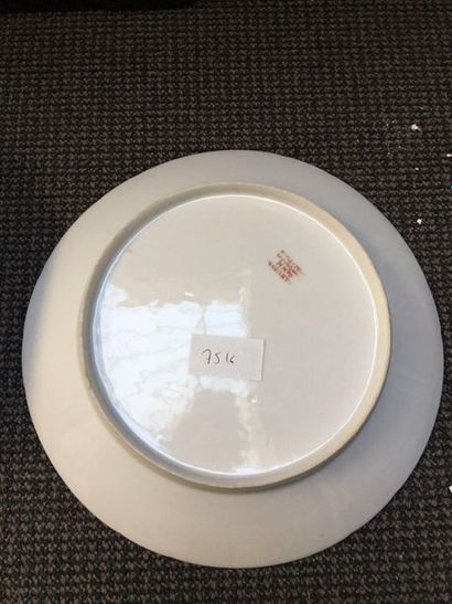 LOCRE et DIHL GUERHARD, à Paris 
Two bowls, one plate and three dessert plates in...