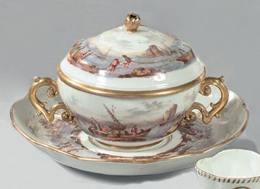 Style de MEISSEN Écuelle à bouillon et présentoir en porcelaine décorés en polychromie...