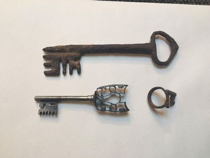 null Set of two keys, one Romanesque and one Gothic. Iron and bronze (wear and tear)....