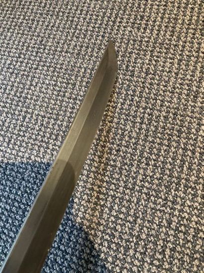 null TACHI (Handachi)
71 cm blade, mumeï, ubu 1 mekugi-ana. Suguha tempering line.
Mounts:...