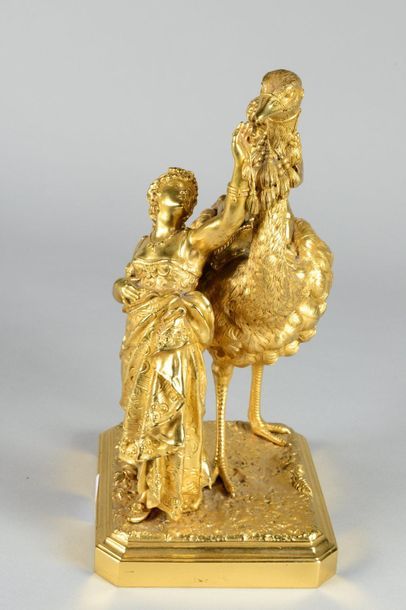 null Jeune femme orientale à l'autruche, groupe en bronze doré

hauteur : 27 cm 