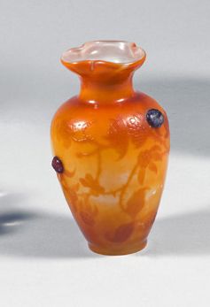 Émile GALLÉ (Établissements) 
Conical vase with swollen shoulders and hot pinched...