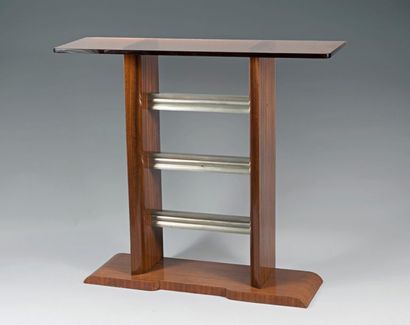 Raymond GUIBEL (1883-1978) 
Console in walnut veneer, two uprights in its central...