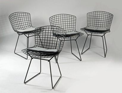 Harry BERTOÏA (1915-1948) & KNOLL INTERNATIONAL Suite of four chairs model "420"...