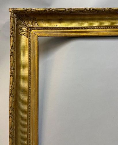 null Un cadre à canaux en stuc doré, XIXème

74 x 59,5 x 10 cm 

(Vendu en l'éta...