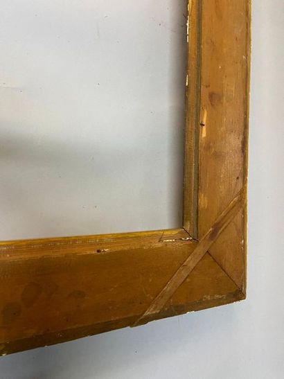 null Un cadre à canaux en stuc doré, XIXème

74 x 59,5 x 10 cm 

(Vendu en l'éta...