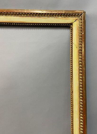 null A Louis XVI style baguette, gilt and rechampi

72.5 x 59.5 x 7 cm 

(accidents,...