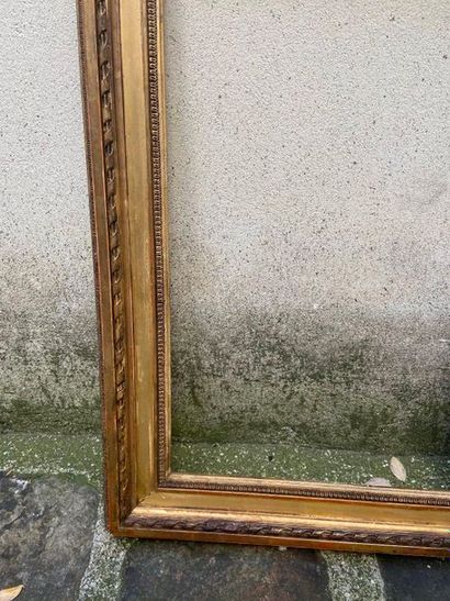 null Cadre en bois et stuc doré, XIXème

32 x 48,5 x 7 cm 

(vendu en l'état)