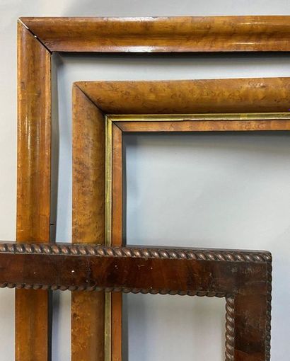 null Three wood and veneer frames, 19th century

48 x 61 x 5.5 cm

47 x 39.5 x 8...