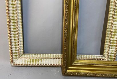 null Two stylish frames

60 x 42 x 7 cm 

52 x 41 x 7 cm 

(Sold as is)